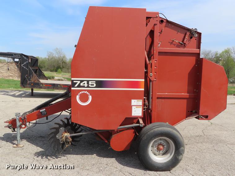 image for item DF7814 Hesston 745 round baler