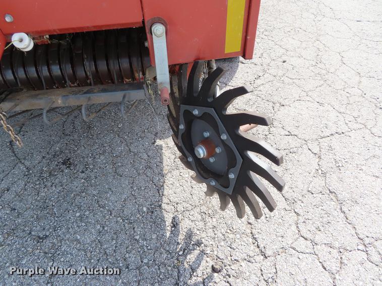 image for item DF7814 Hesston 745 round baler