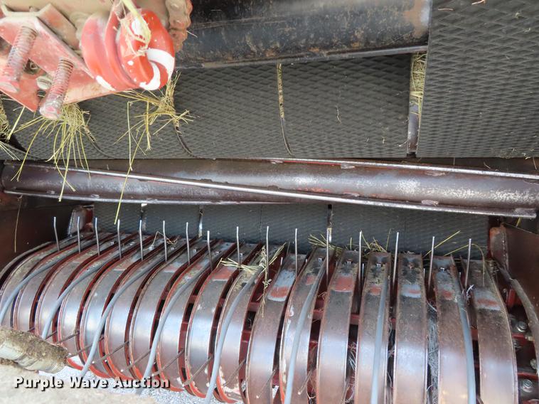 image for item DF7814 Hesston 745 round baler