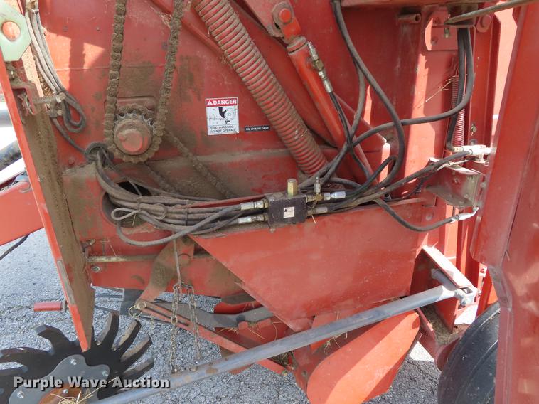 image for item DF7814 Hesston 745 round baler