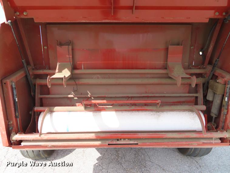 image for item DF7814 Hesston 745 round baler