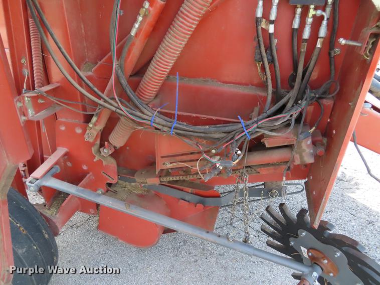 image for item DF7814 Hesston 745 round baler
