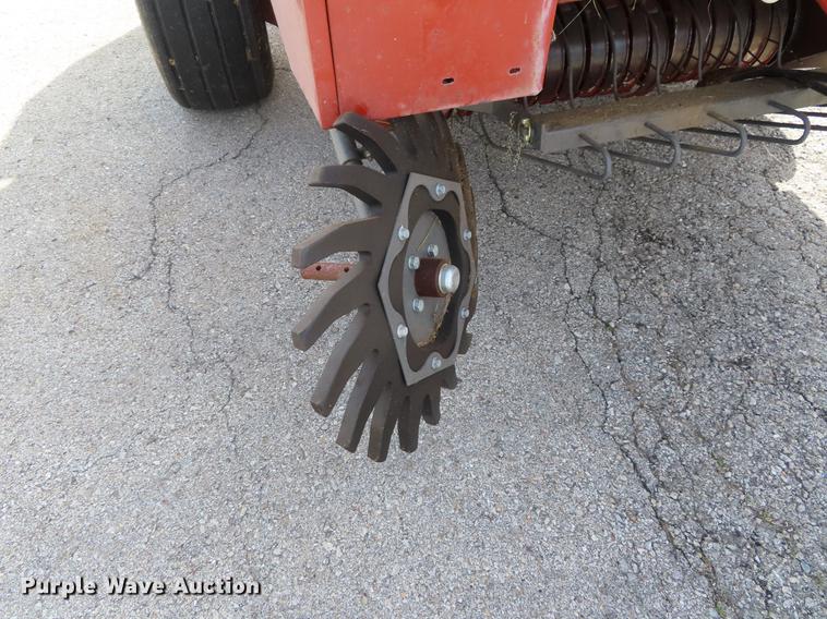 image for item DF7814 Hesston 745 round baler