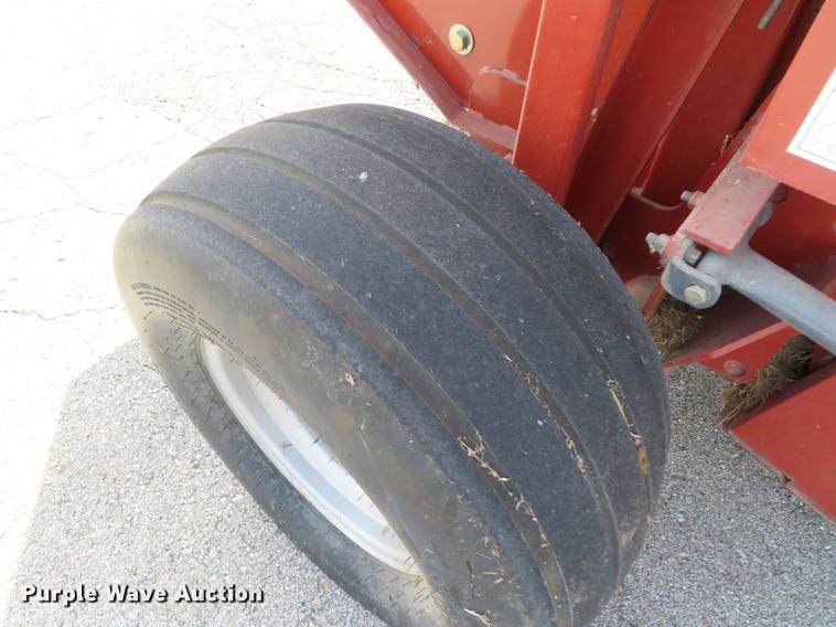 image for item DF7814 Hesston 745 round baler