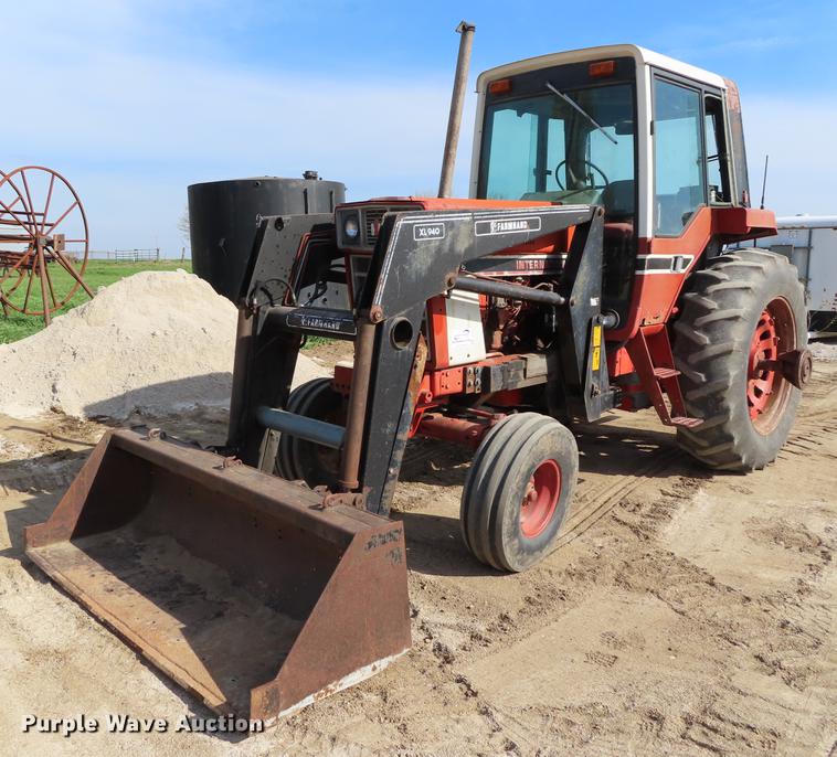 image for item DF7818 1978 International 886 tractor