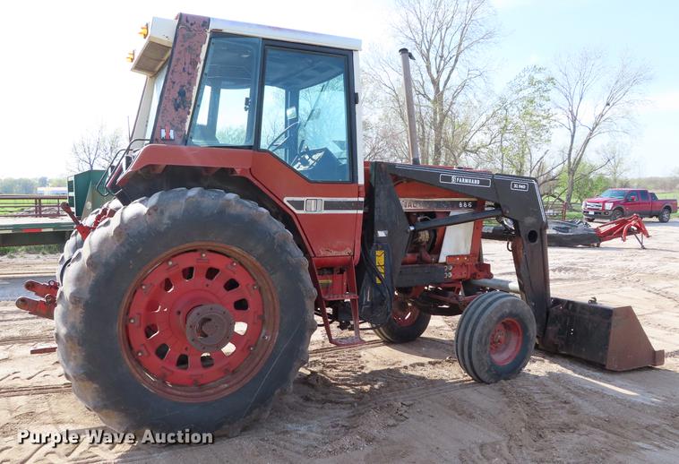 image for item DF7818 1978 International 886 tractor