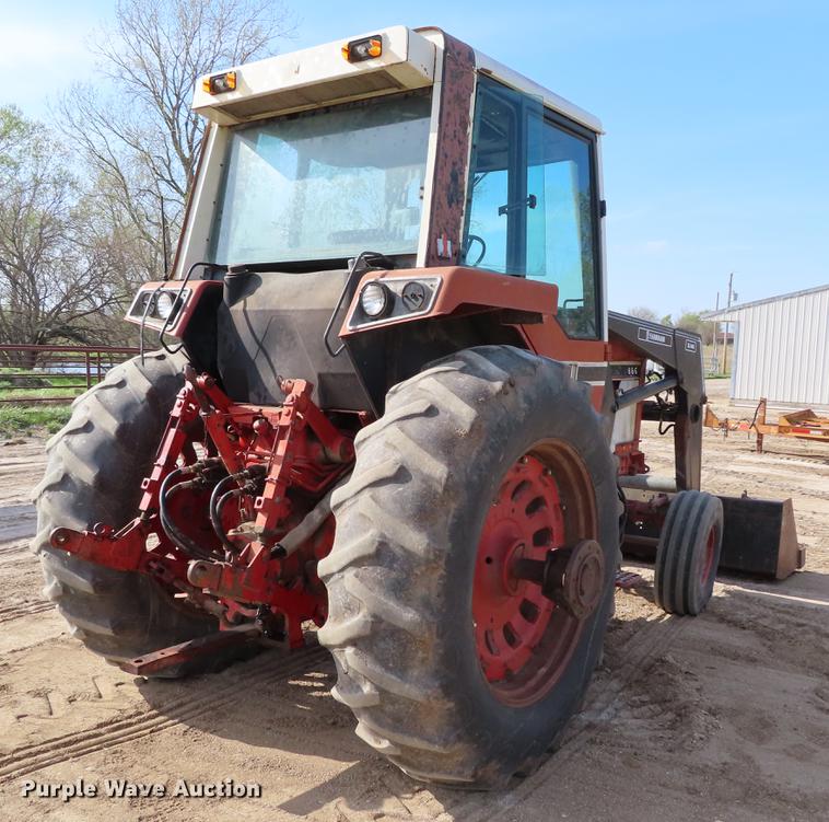 image for item DF7818 1978 International 886 tractor