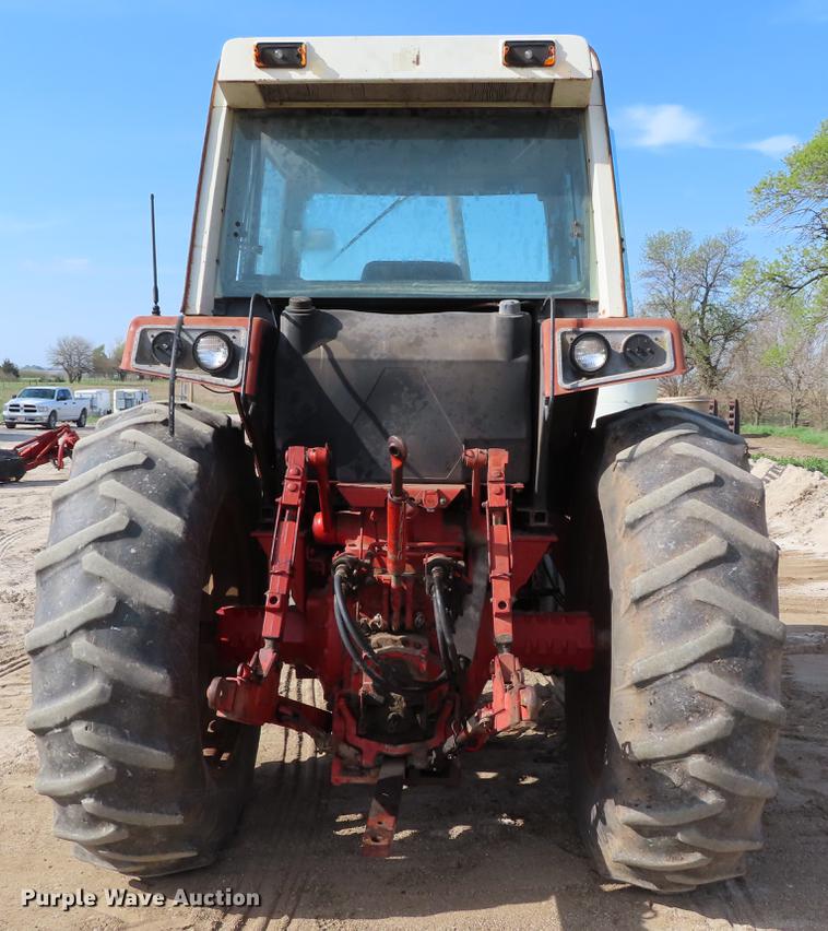 image for item DF7818 1978 International 886 tractor