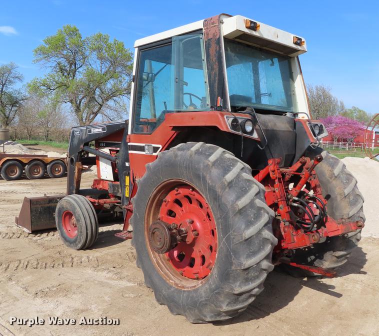 image for item DF7818 1978 International 886 tractor