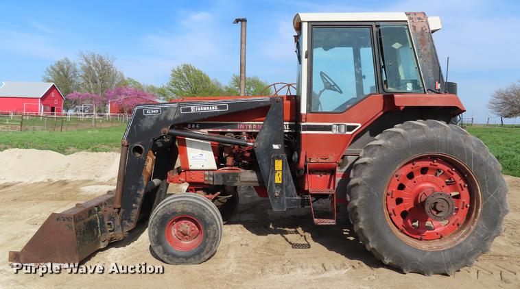 image for item DF7818 1978 International 886 tractor