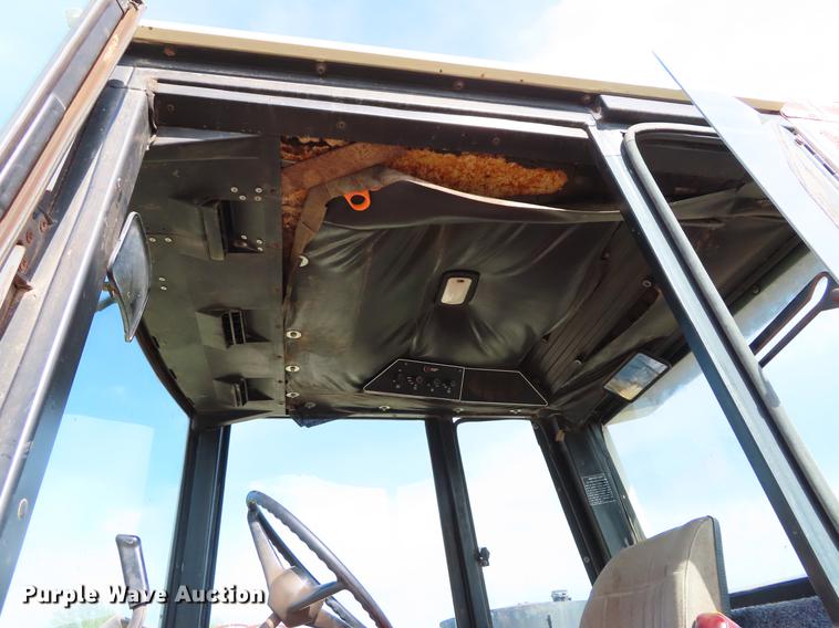 image for item DF7818 1978 International 886 tractor