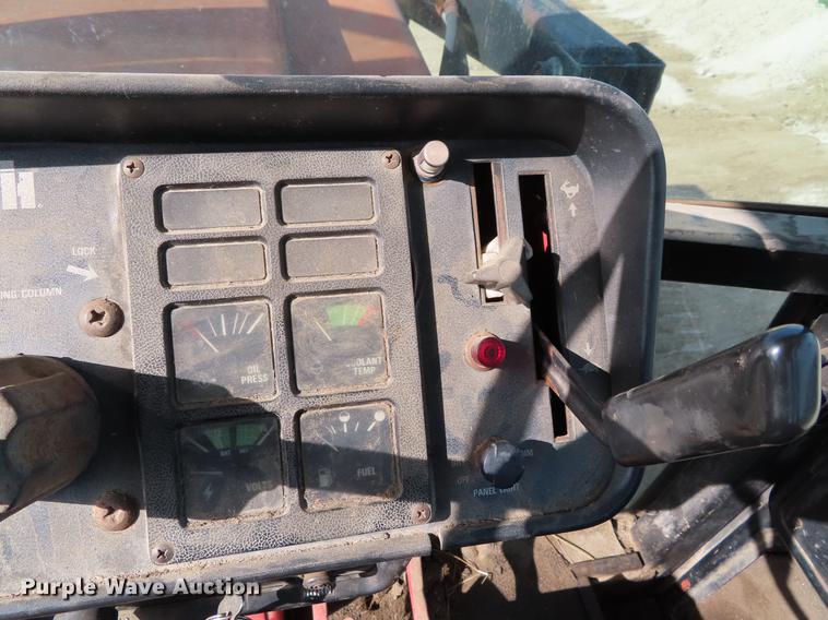 image for item DF7818 1978 International 886 tractor