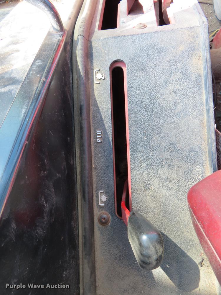 image for item DF7818 1978 International 886 tractor