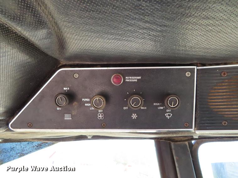 image for item DF7818 1978 International 886 tractor