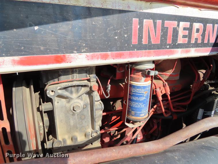 image for item DF7818 1978 International 886 tractor