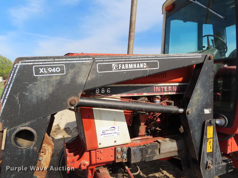 image for item DF7818 1978 International 886 tractor
