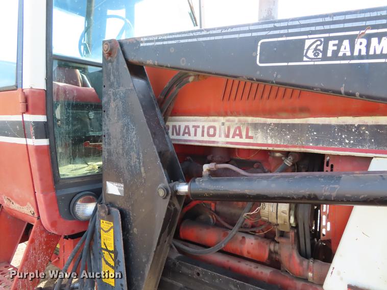 image for item DF7818 1978 International 886 tractor