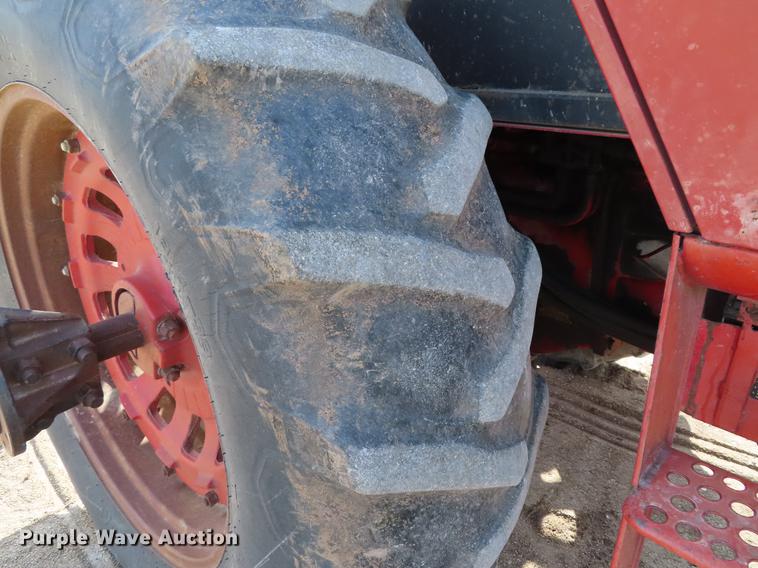 image for item DF7818 1978 International 886 tractor