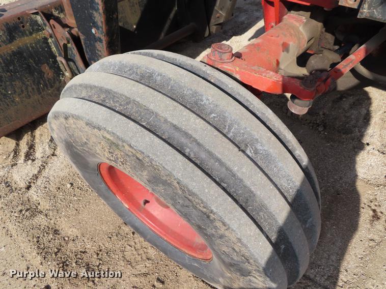 image for item DF7818 1978 International 886 tractor