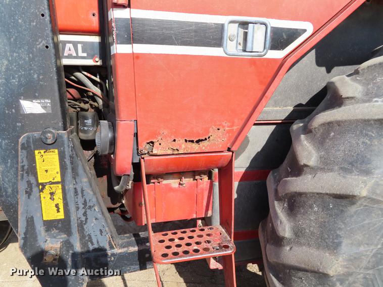 image for item DF7818 1978 International 886 tractor