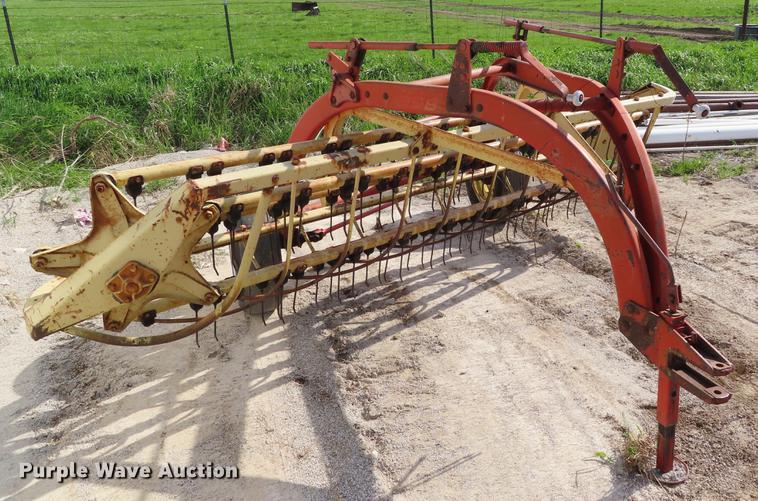 image for item DF7821 New Holland 285 side delivery hay rake