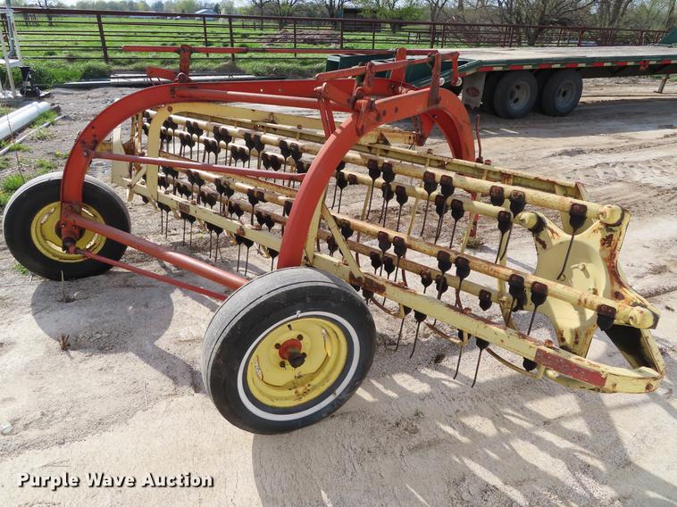 image for item DF7821 New Holland 285 side delivery hay rake