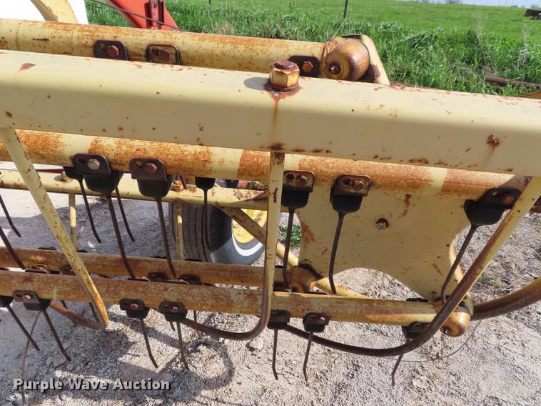 image for item DF7821 New Holland 285 side delivery hay rake