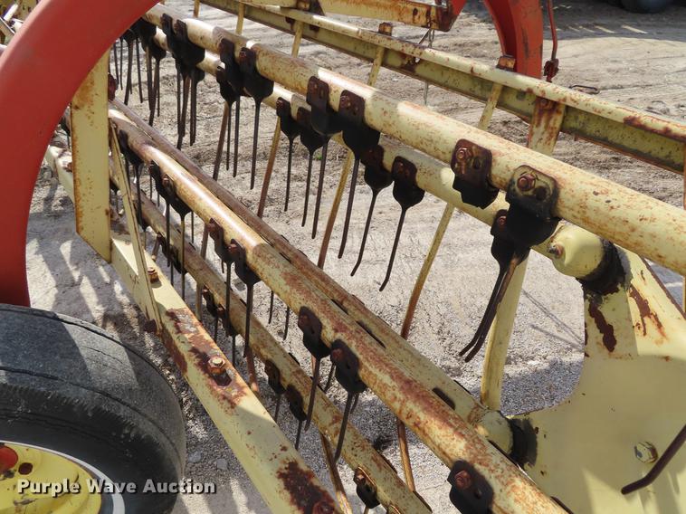 image for item DF7821 New Holland 285 side delivery hay rake