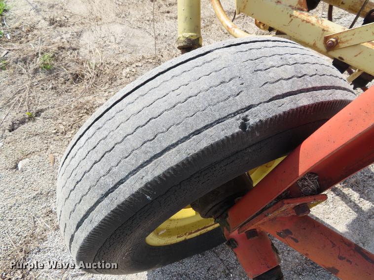 image for item DF7821 New Holland 285 side delivery hay rake