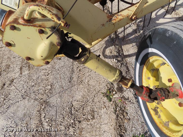 image for item DF7821 New Holland 285 side delivery hay rake