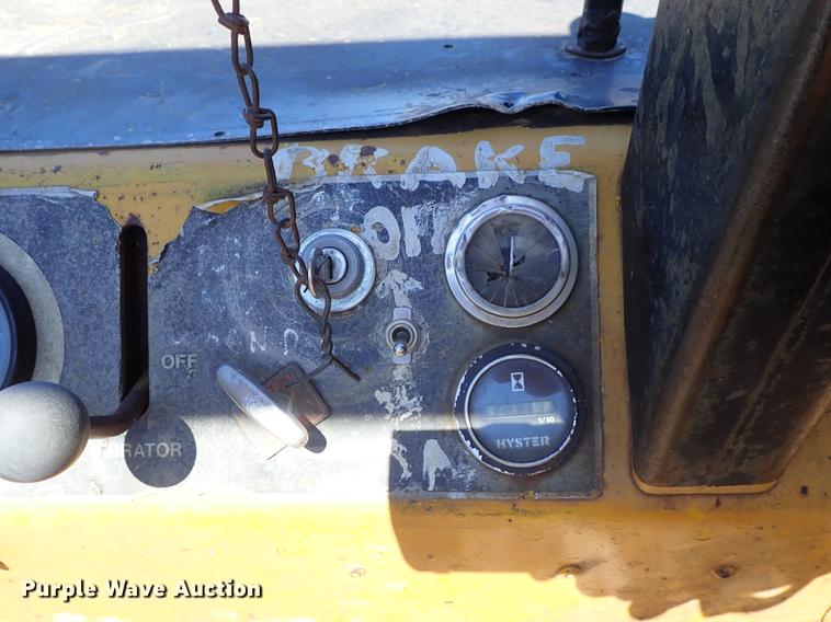 image for item DF8767 Hyster single drum roller