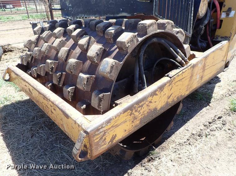 image for item DF8767 Hyster single drum roller