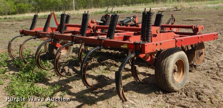 image for item DG0974 Case 6500 Conser-Till chisel