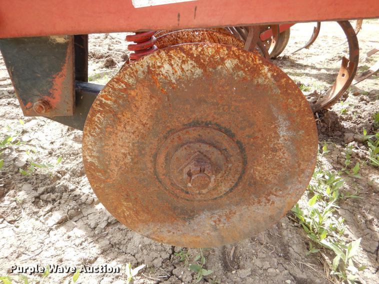 image for item DG0974 Case 6500 Conser-Till chisel