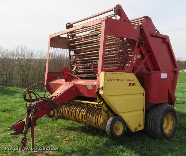 image for item DG3965 1981 New Holland 851 round baler