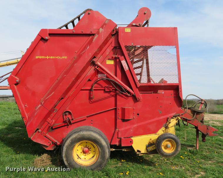image for item DG3965 1981 New Holland 851 round baler