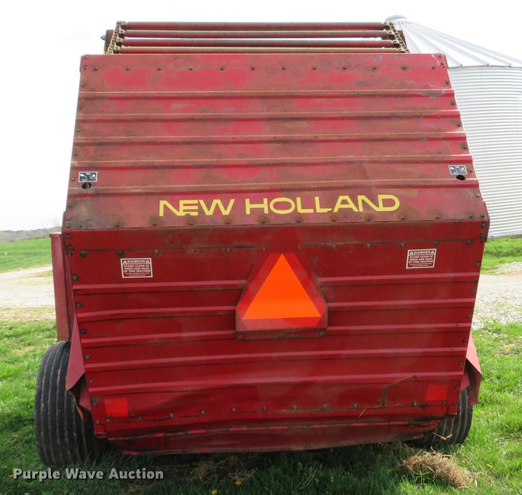 image for item DG3965 1981 New Holland 851 round baler