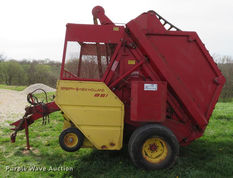 image for item DG3965 1981 New Holland 851 round baler