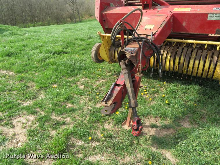 image for item DG3965 1981 New Holland 851 round baler