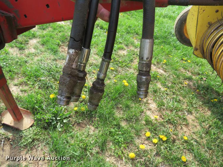 image for item DG3965 1981 New Holland 851 round baler