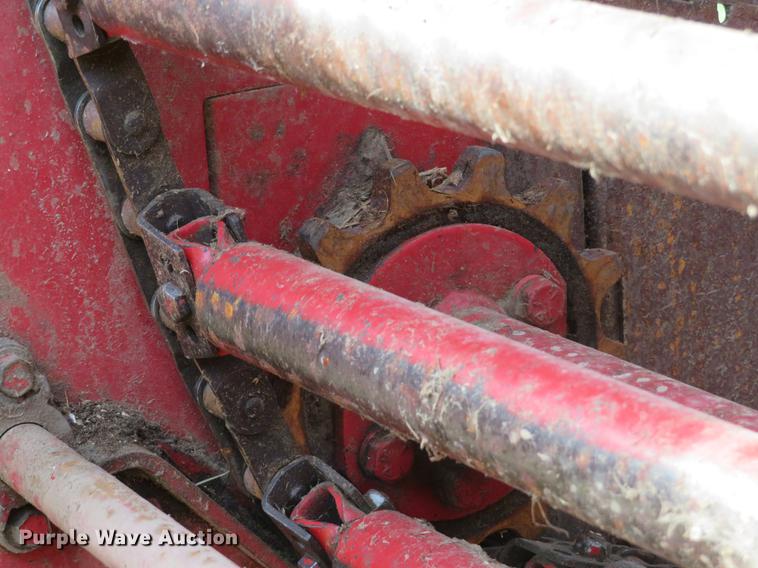 image for item DG3965 1981 New Holland 851 round baler