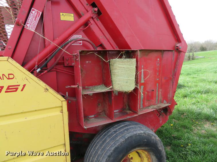 image for item DG3965 1981 New Holland 851 round baler