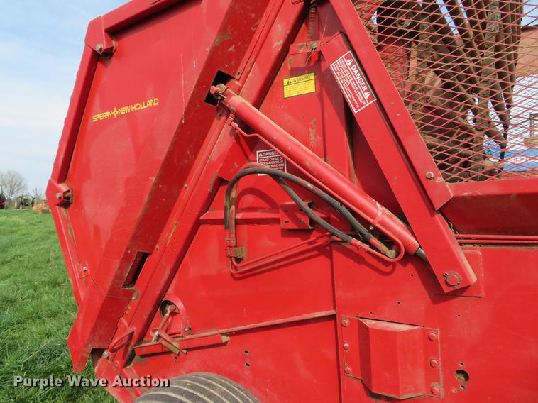 image for item DG3965 1981 New Holland 851 round baler