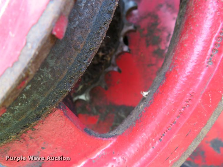 image for item DG3965 1981 New Holland 851 round baler