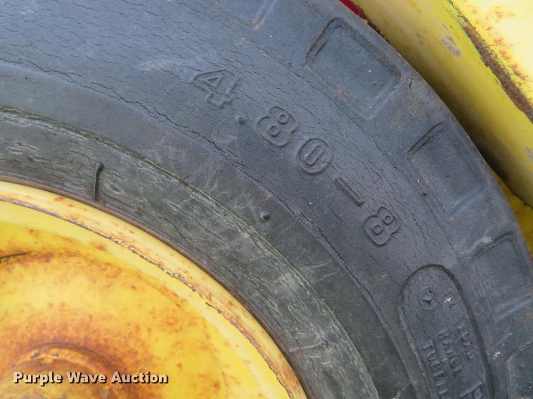 image for item DG3965 1981 New Holland 851 round baler