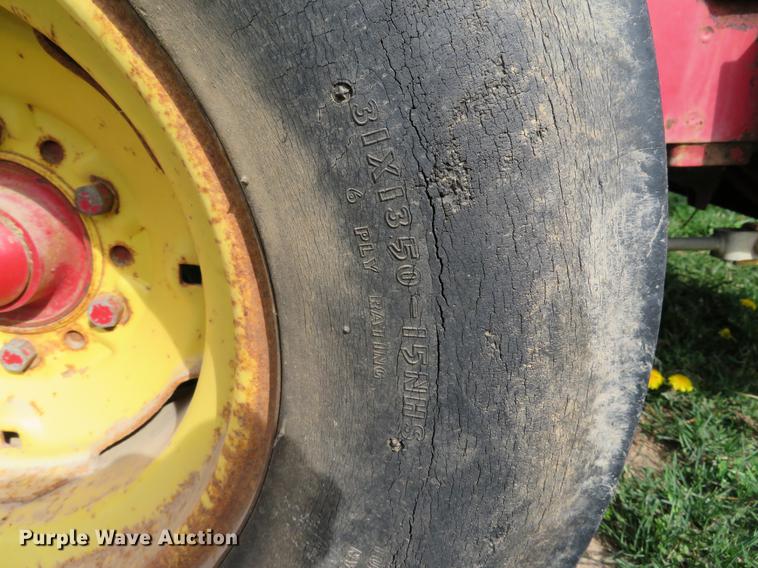 image for item DG3965 1981 New Holland 851 round baler