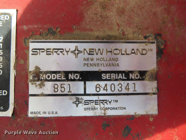 image for item DG3965 1981 New Holland 851 round baler