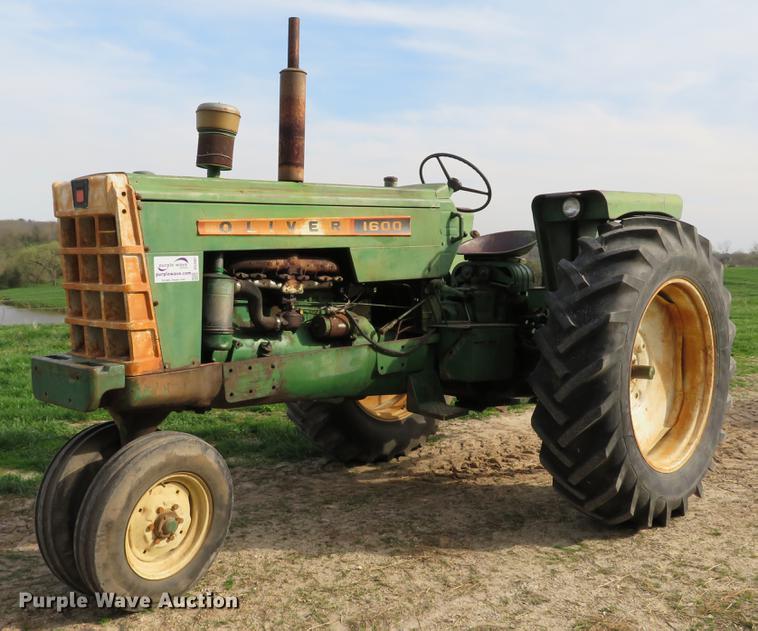 image for item DG3967 Oliver 1600 tractor