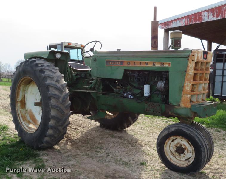 image for item DG3967 Oliver 1600 tractor