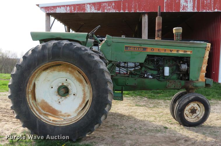 image for item DG3967 Oliver 1600 tractor